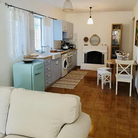 2 Bed With Pool & Garden * Yeroskipou