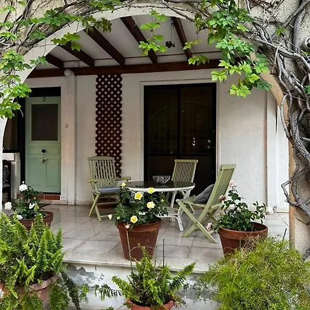 2 Bed With Pool & Garden アパート