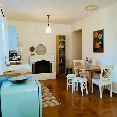 2 Bed With Pool & Garden